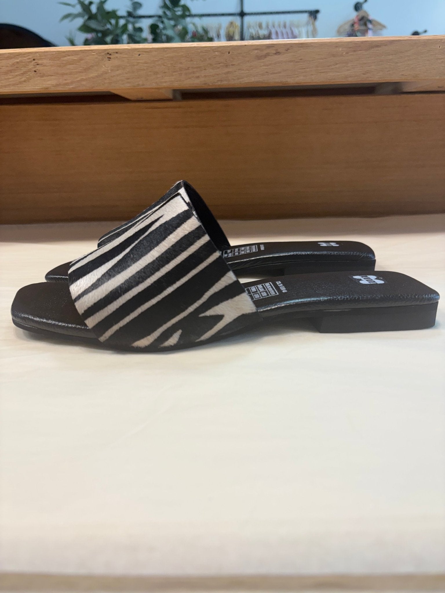 Laura M. Footwear - SPARROW