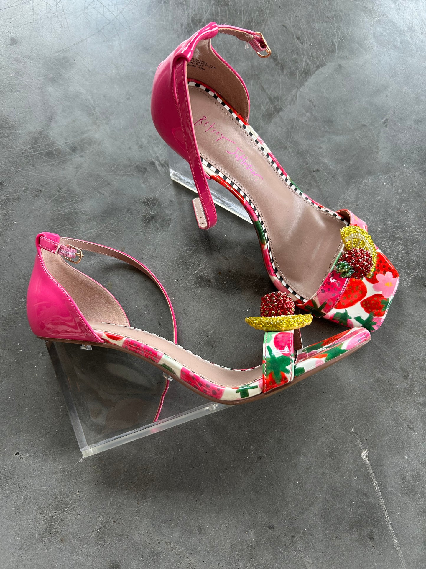 Preloved Betsey Johnson Harlen Sandals