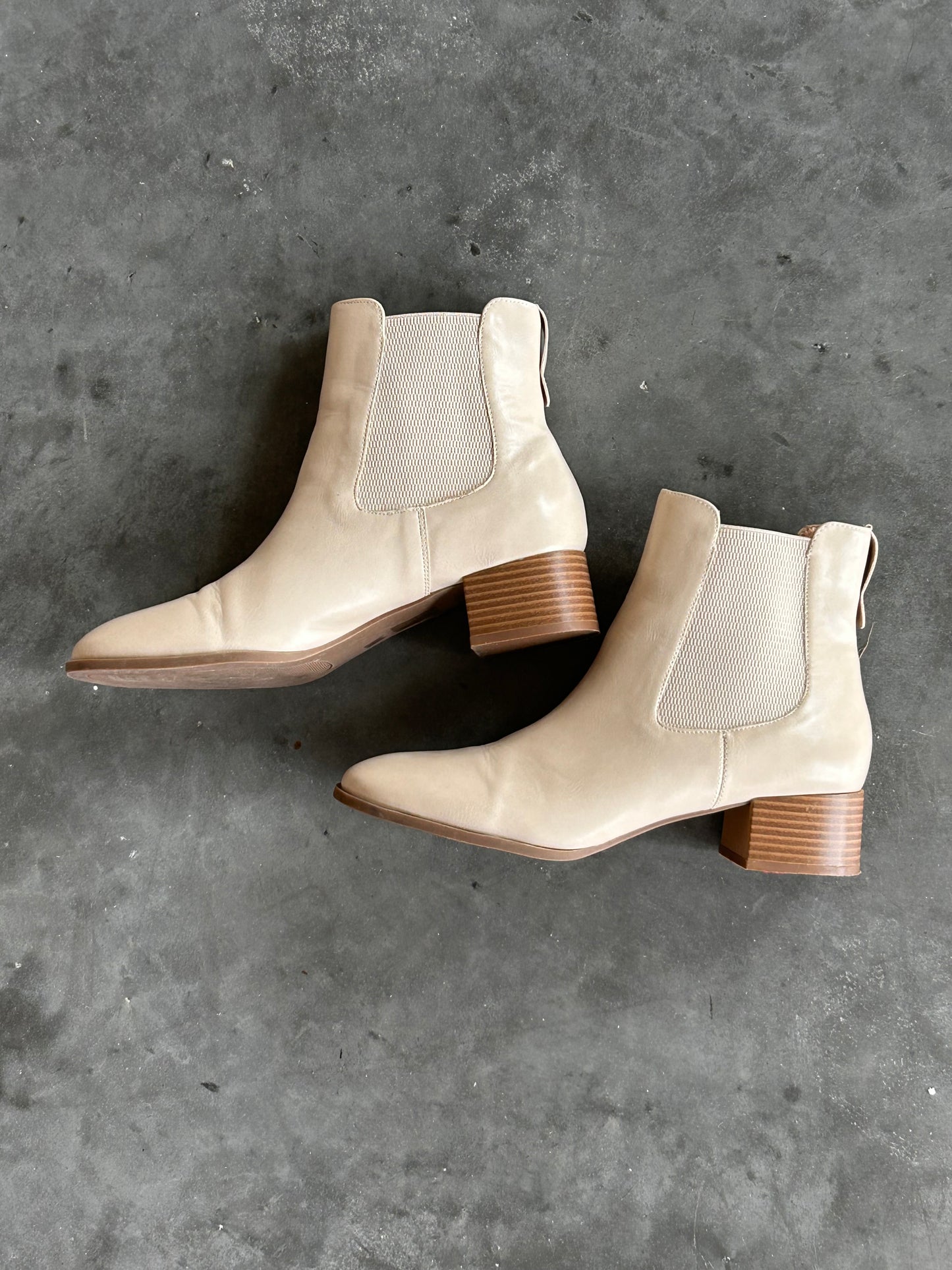 Preloved Journee Collection Chayse Booties