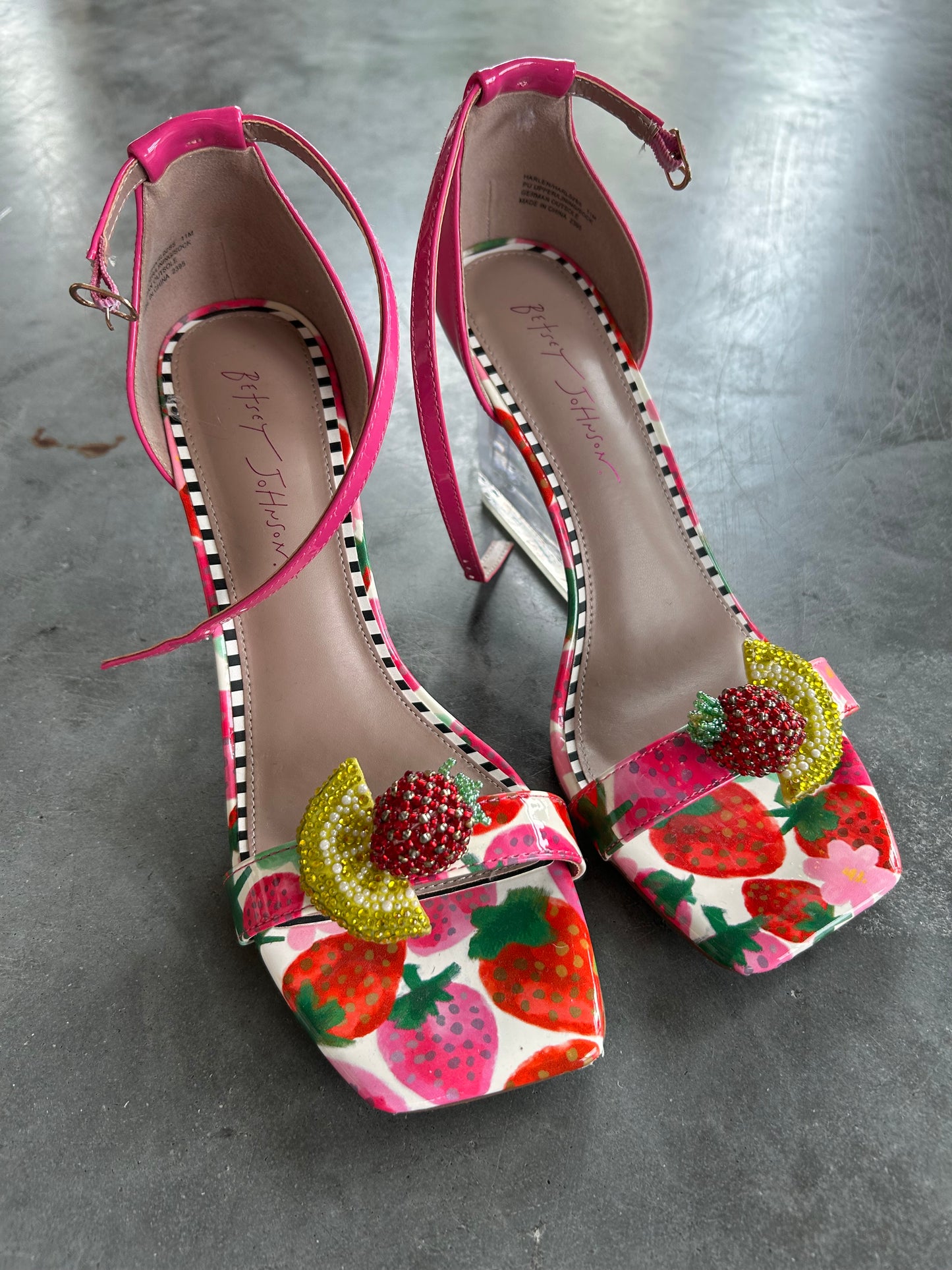 Preloved Betsey Johnson Harlen Sandals