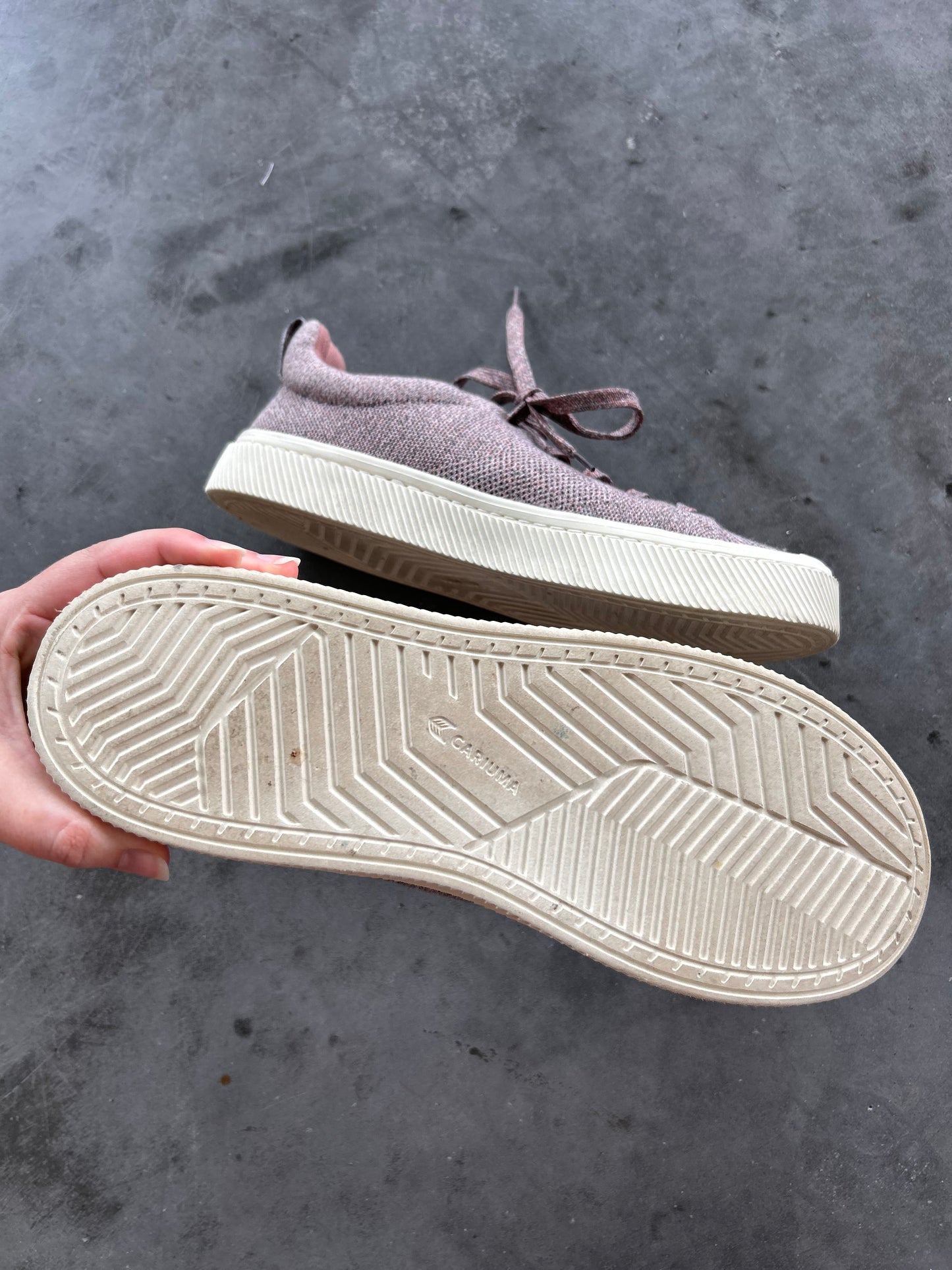 Preloved Cariuma IBI Low Knit Sneaker