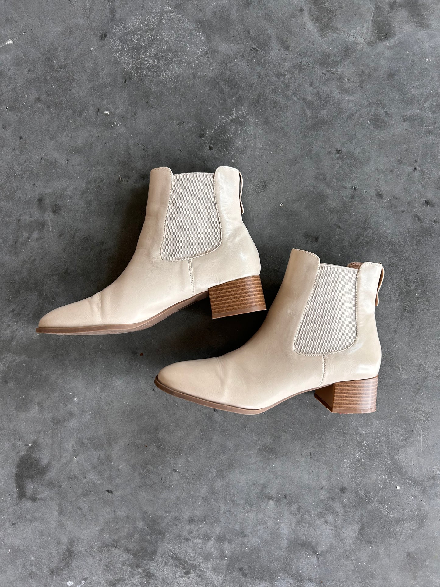 Preloved Journee Collection Chayse Booties