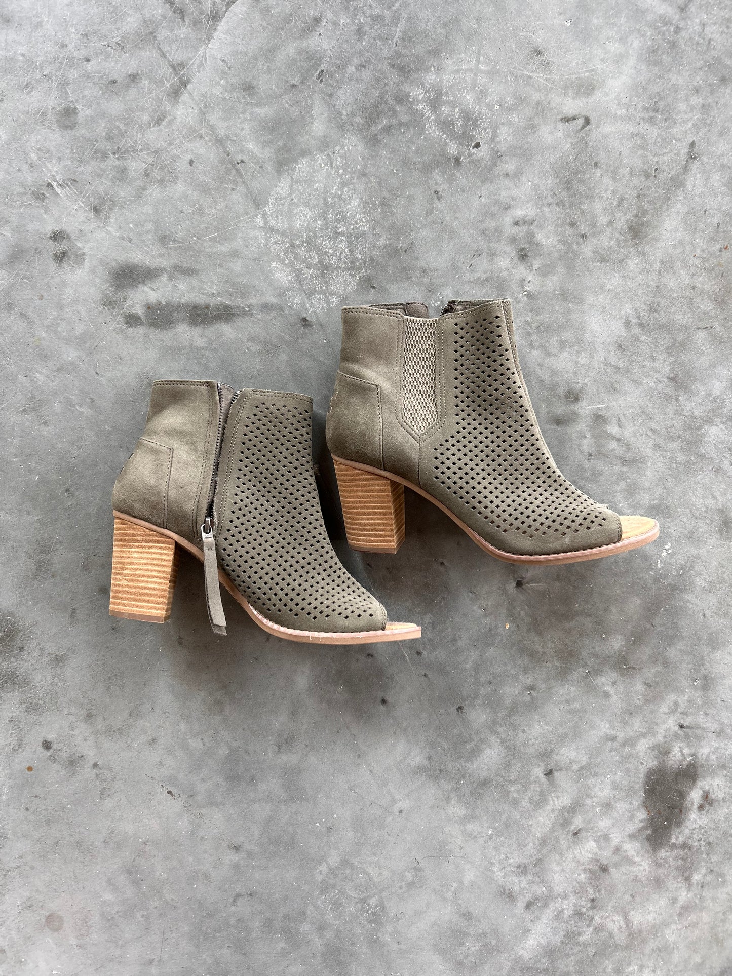 Preloved Toms Majorca Perf Heel