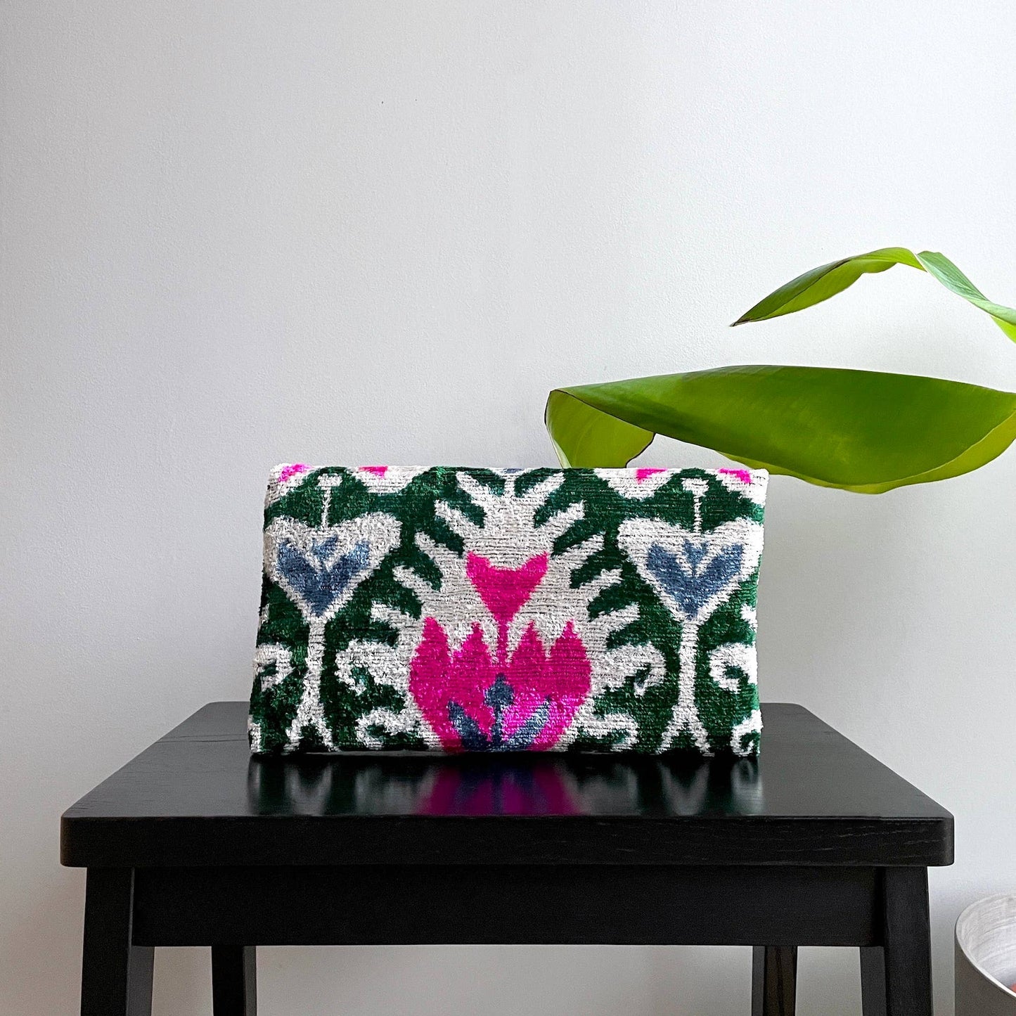 Ikat Clutch Bag Sperlonga: With gold chain