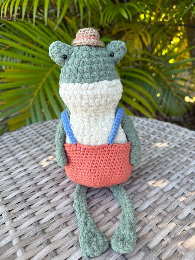 Crochet Frog - SPARROW