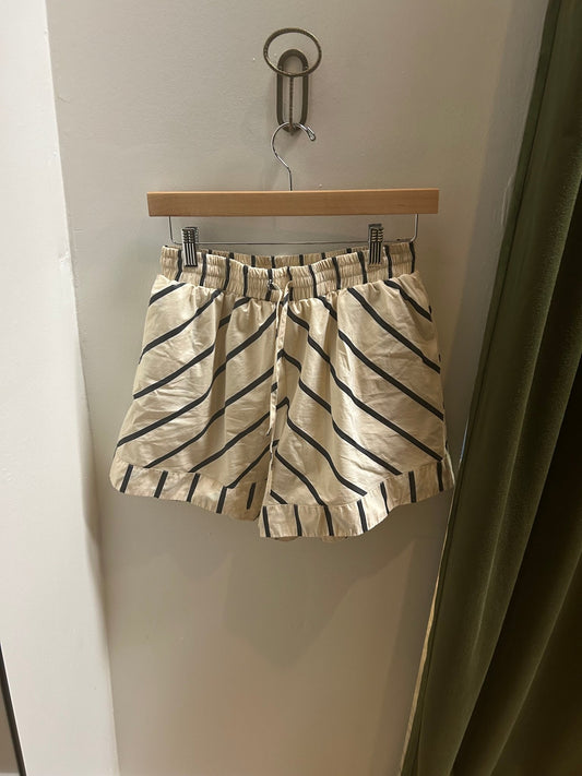 Pre loved “the vintage shop” shorts - SPARROW