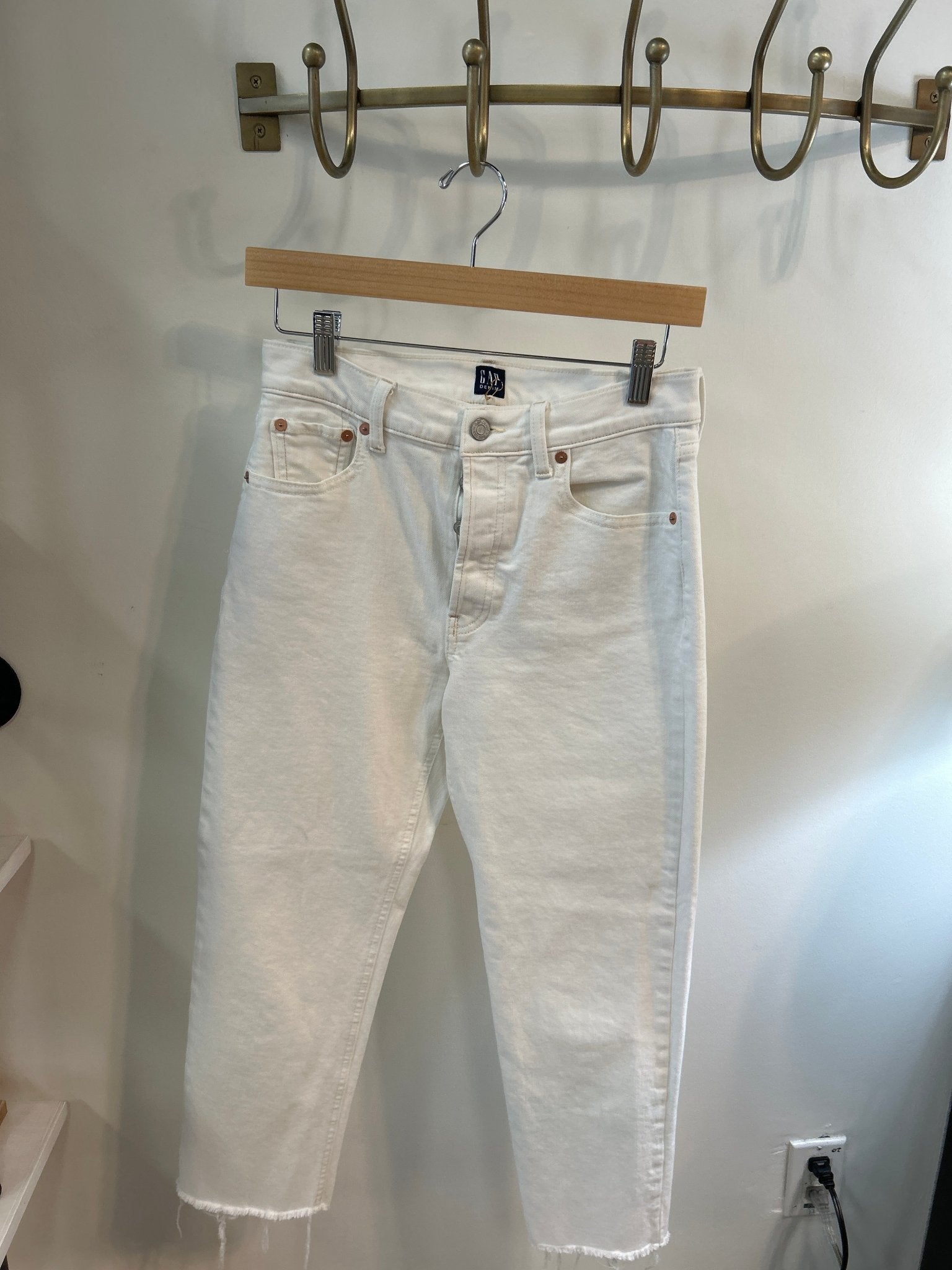Preloved Gap White Jeans - SPARROW