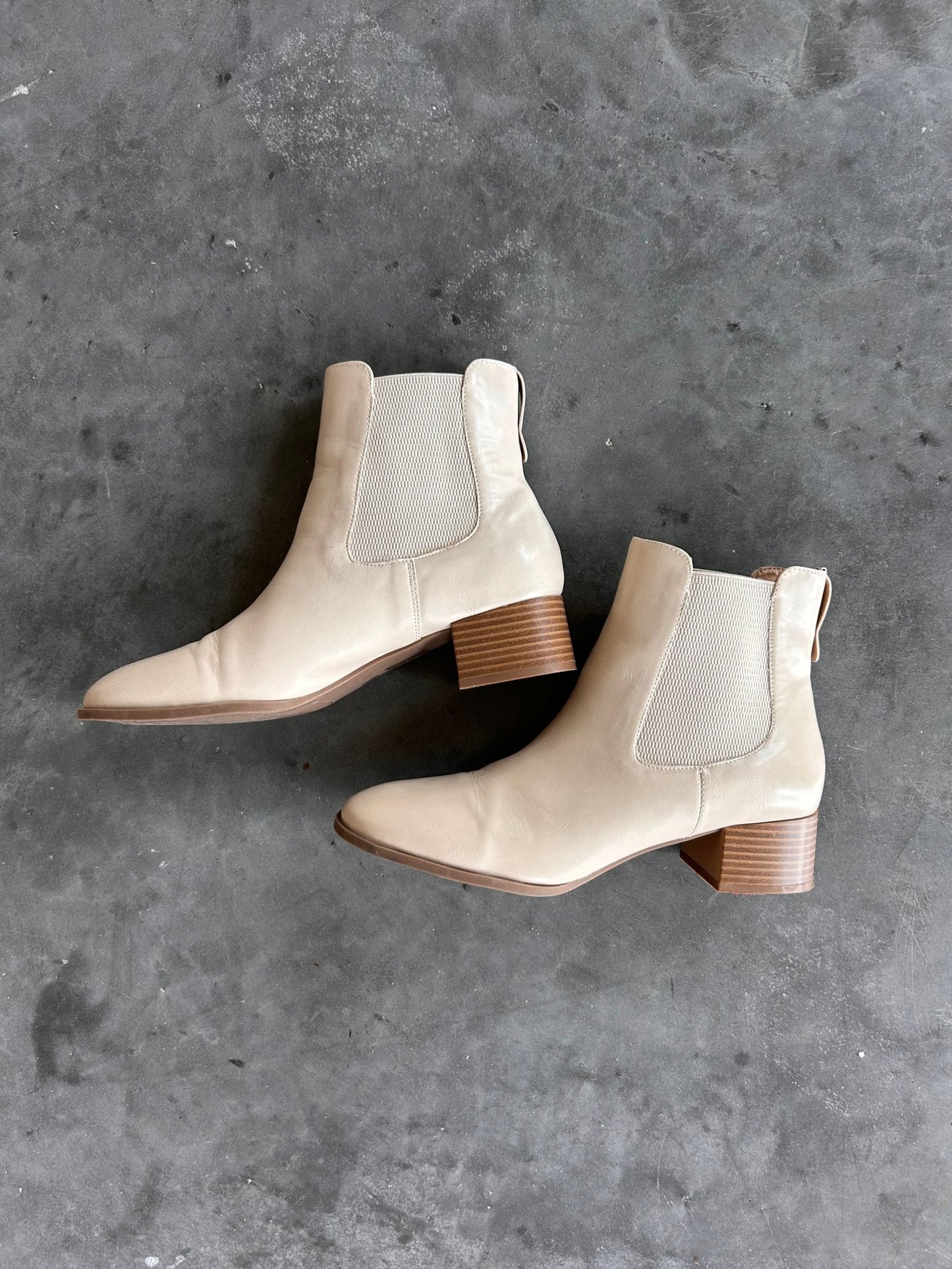 Preloved Journee Collection Chayse Booties - SPARROW
