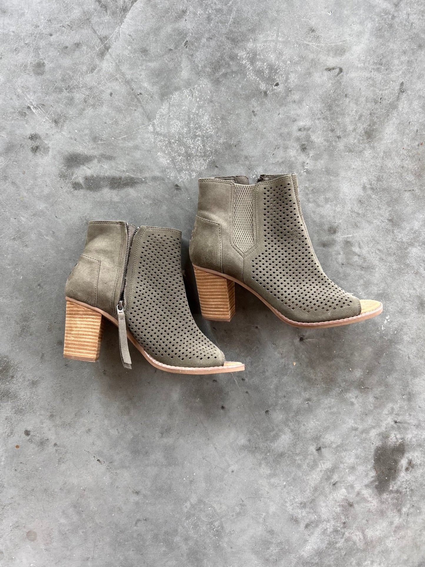 Preloved Toms Majorca Perf Heel - SPARROW
