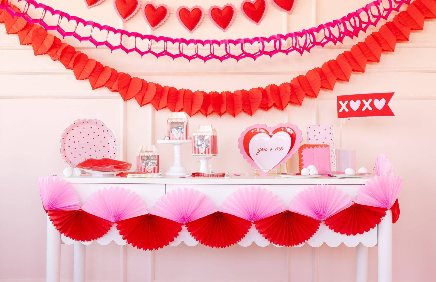 VAL1204 - Pink and Red Double Tissue Bunting Banner - SPARROW