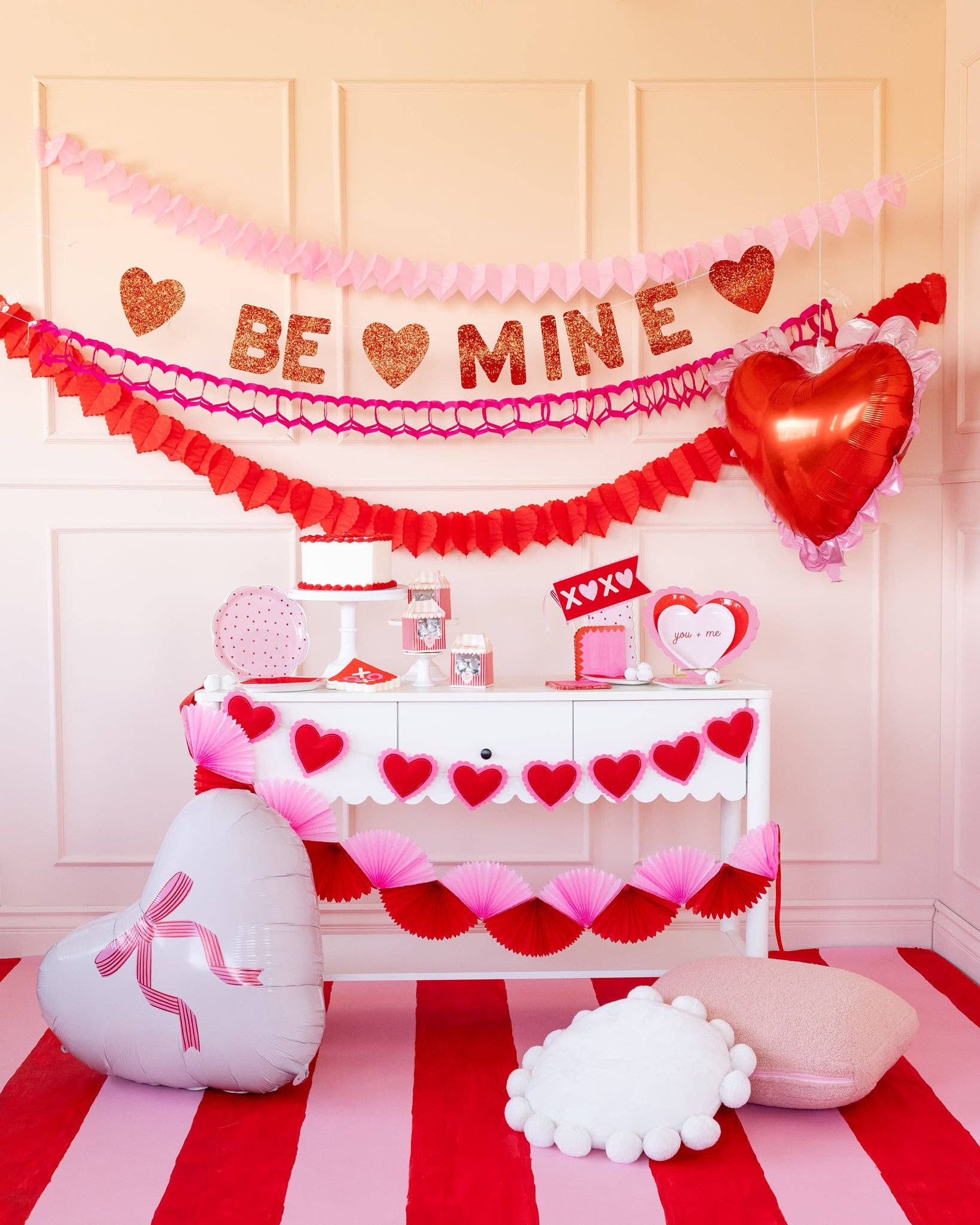 VAL1204 - Pink and Red Double Tissue Bunting Banner - SPARROW